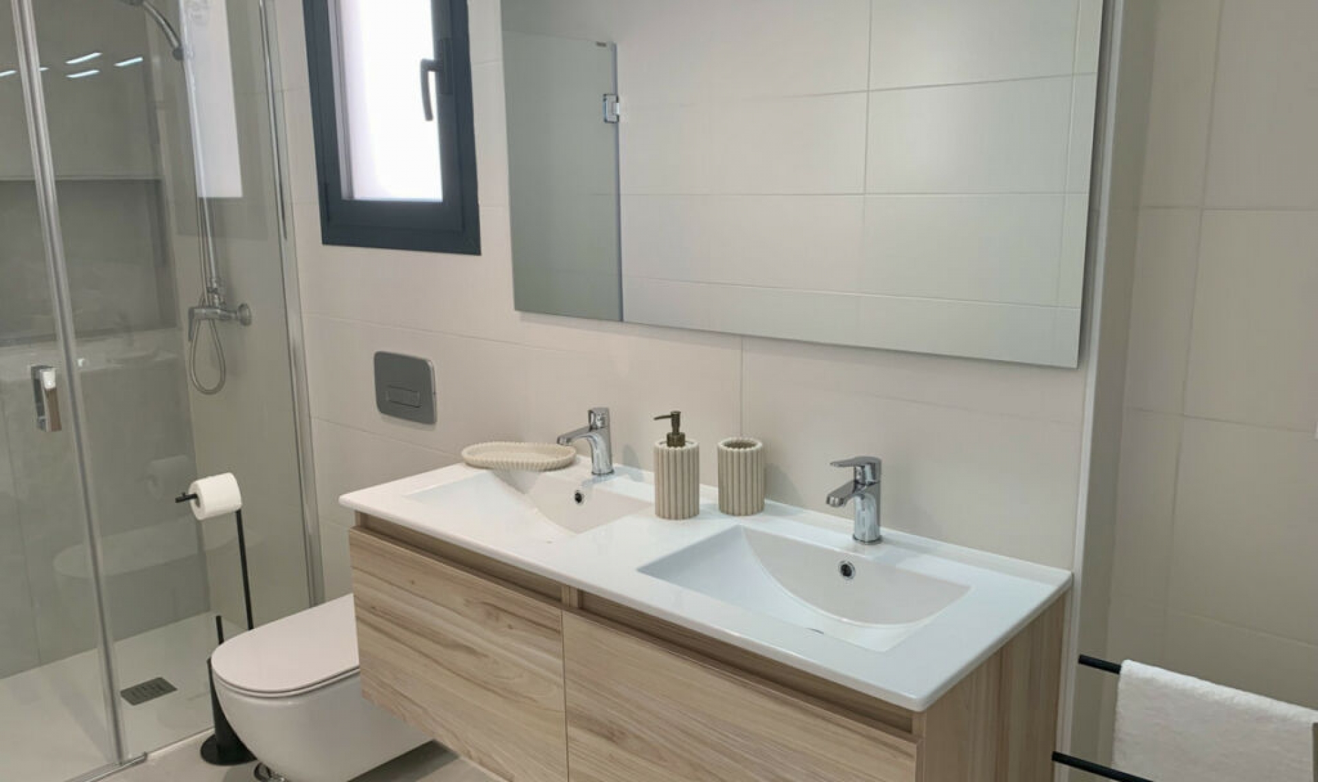 Resale - House -
Roda Golf