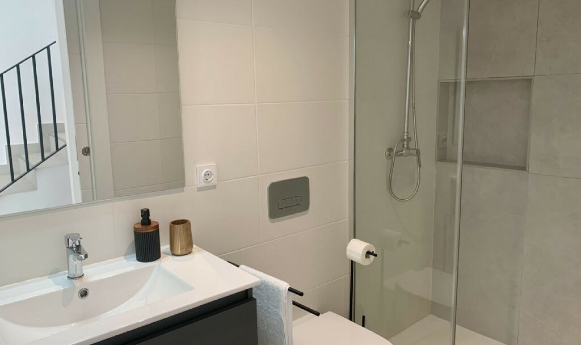 Resale - House -
Roda Golf