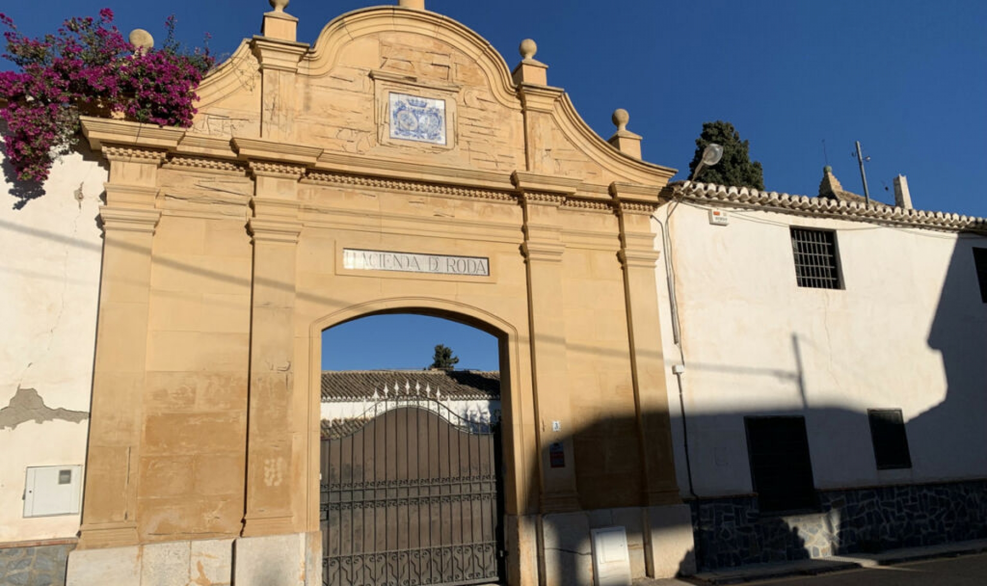 Resale - House -
Roda Golf