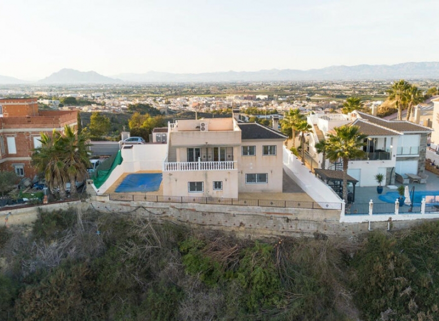 Resale - House -
Rojales