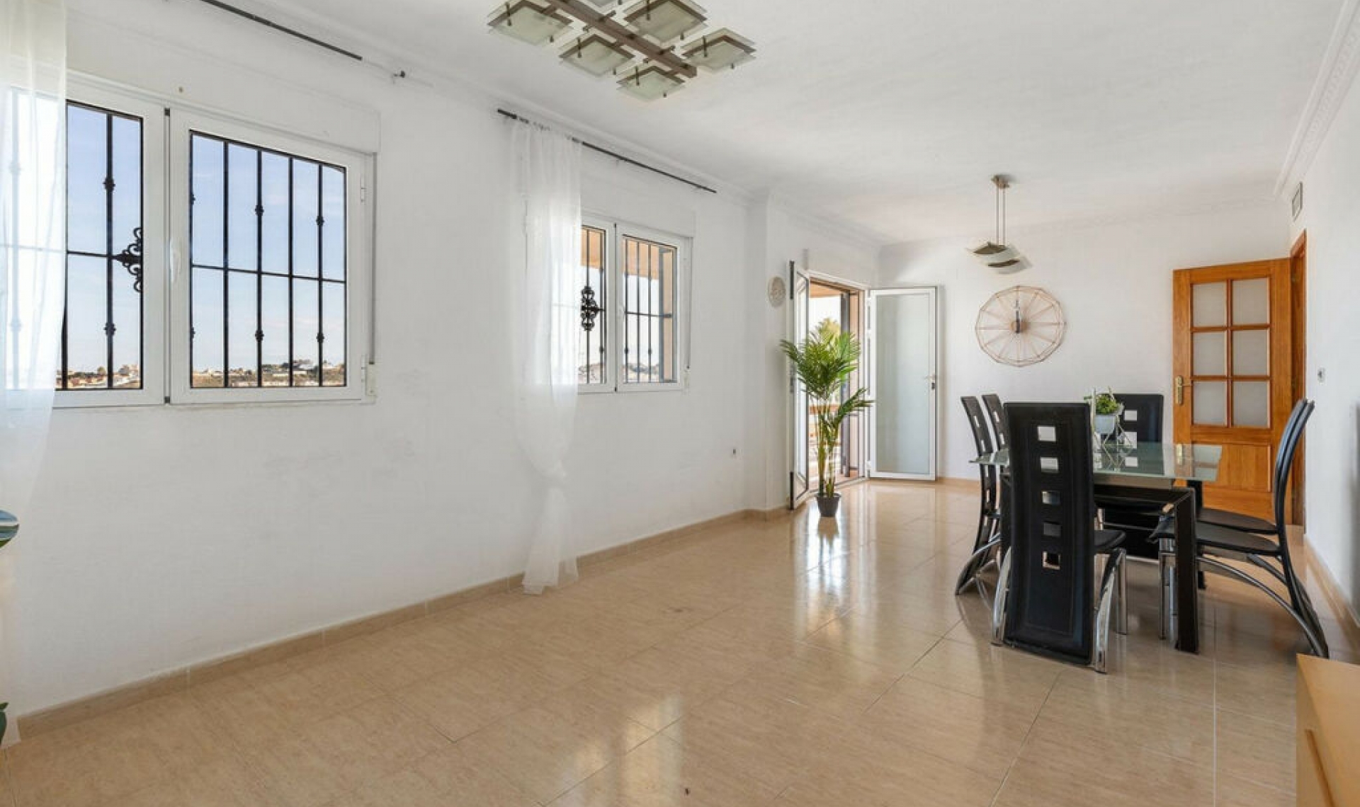 Resale - House -
Rojales