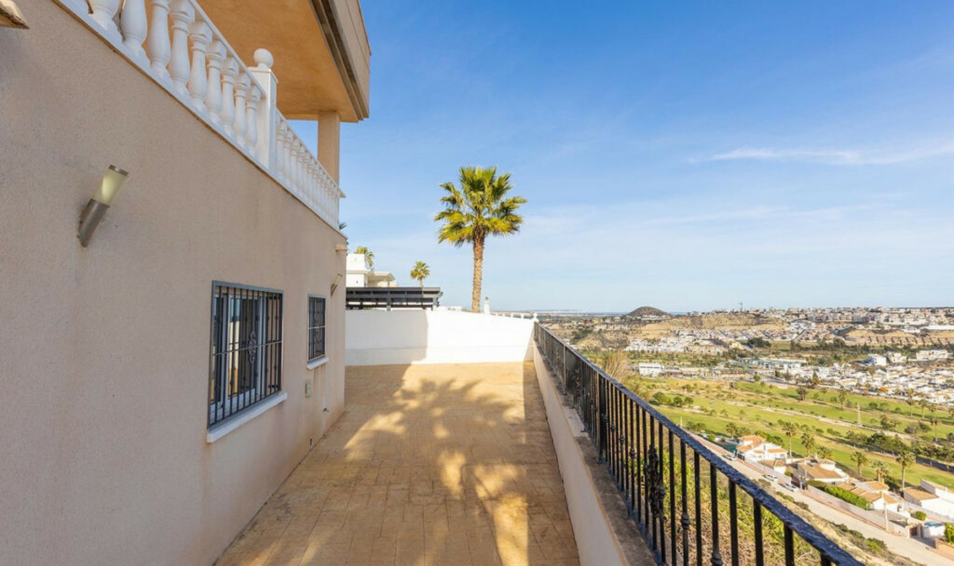 Resale - House -
Rojales