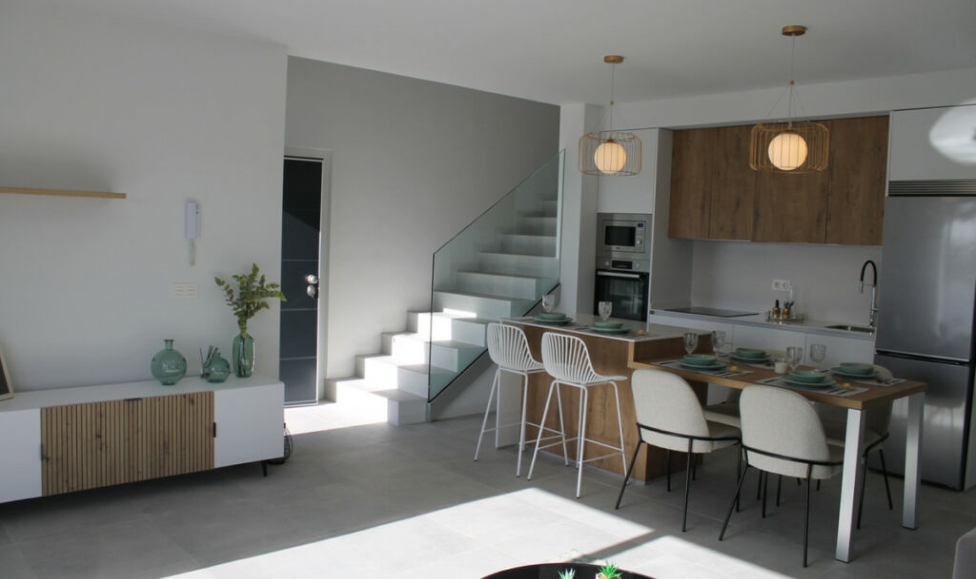 Resale - House -
Roldan