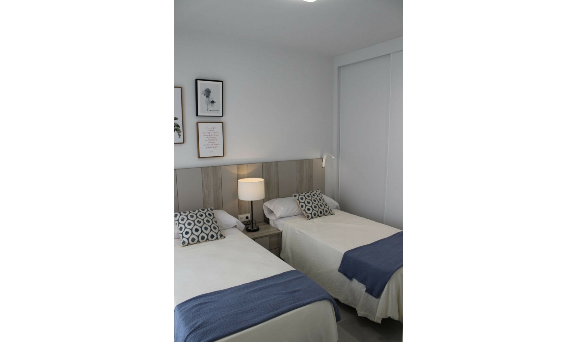 Resale - House -
Roldan