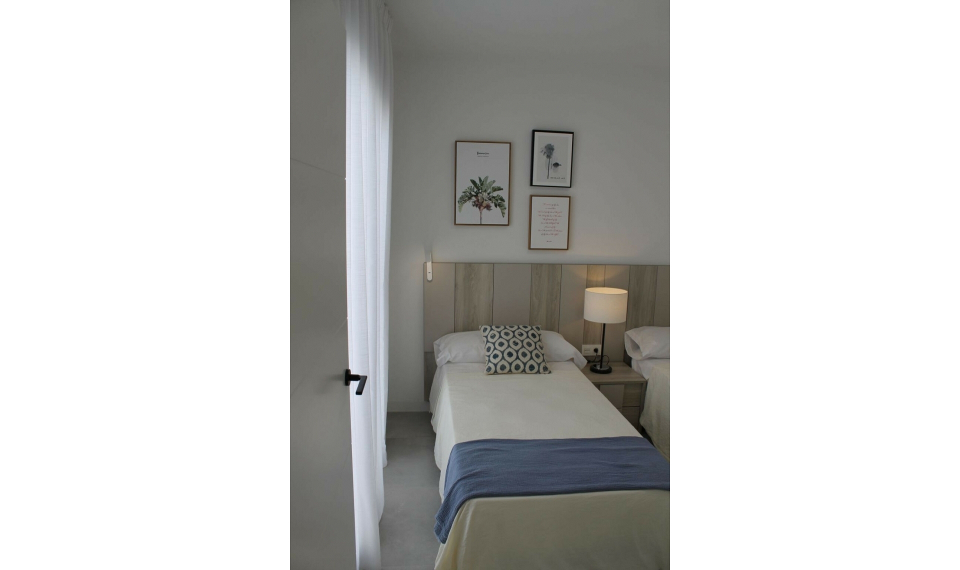 Resale - House -
Roldan