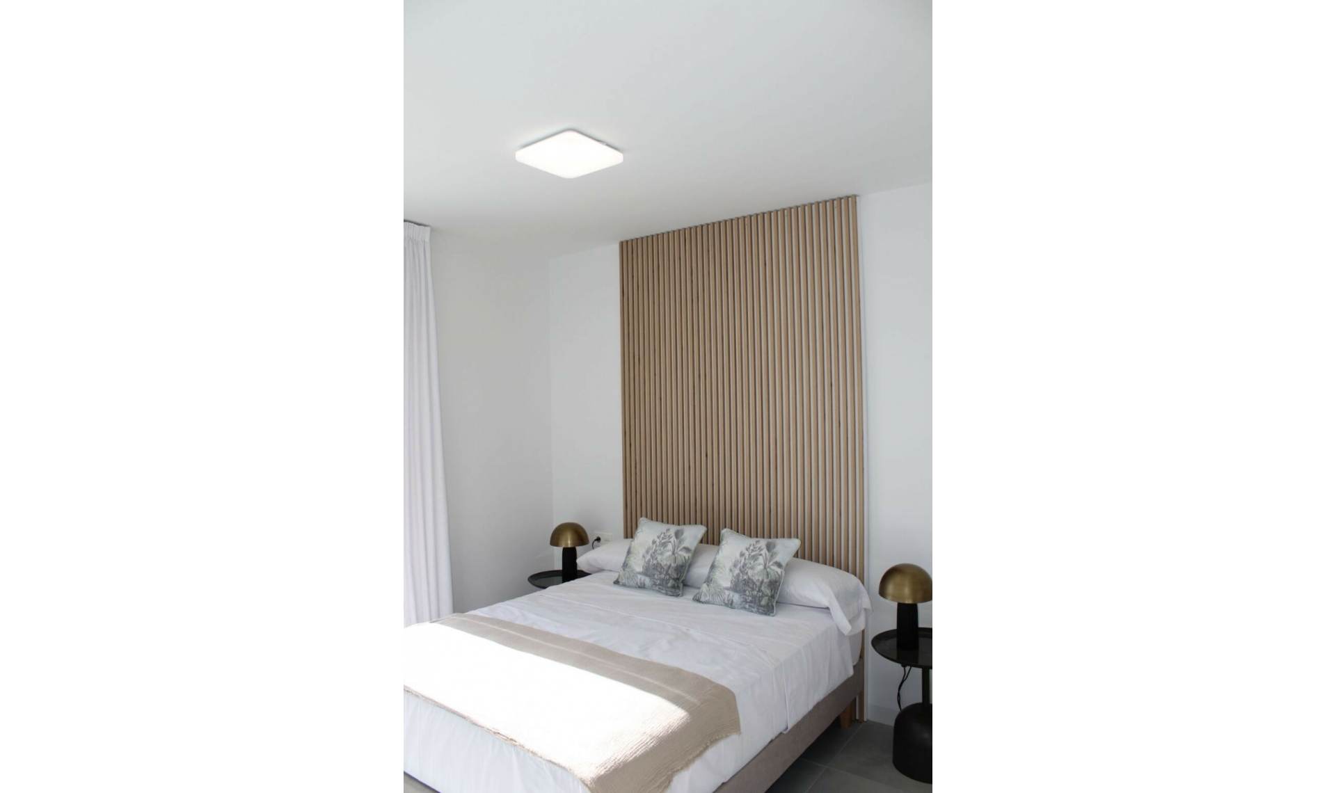 Resale - House -
Roldan