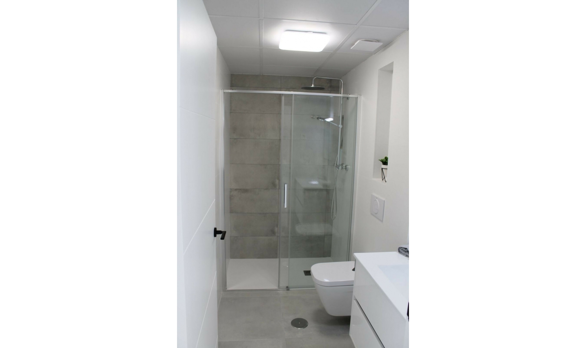 Resale - House -
Roldan