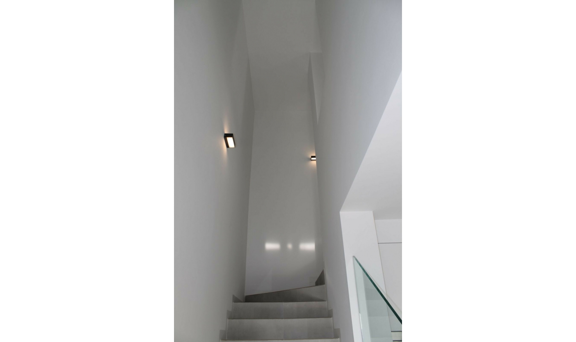 Resale - House -
Roldan