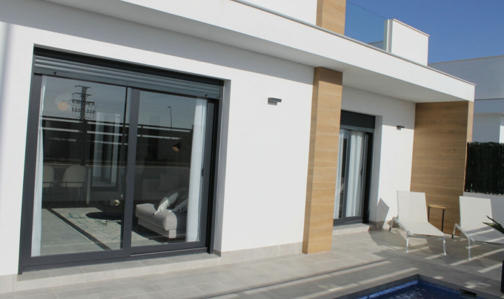 Resale - House -
Roldan