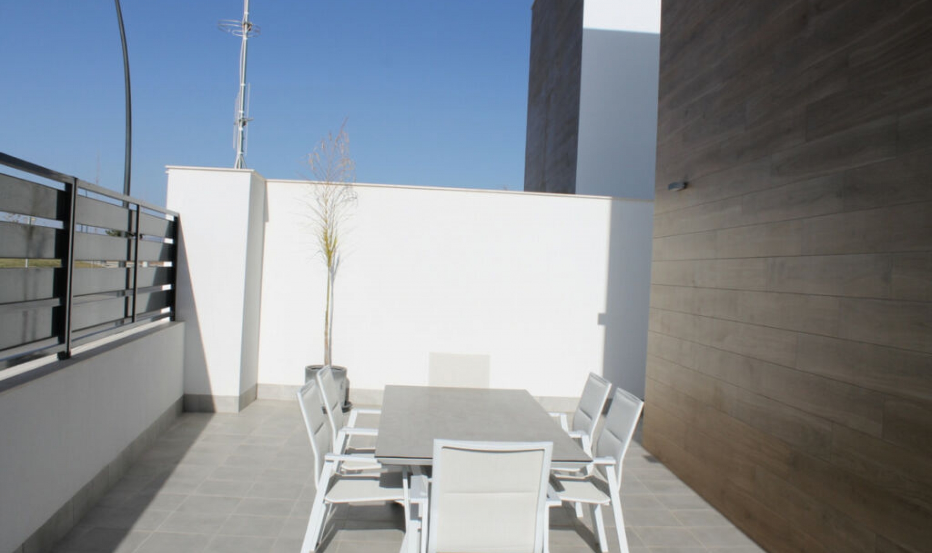 Resale - House -
Roldan