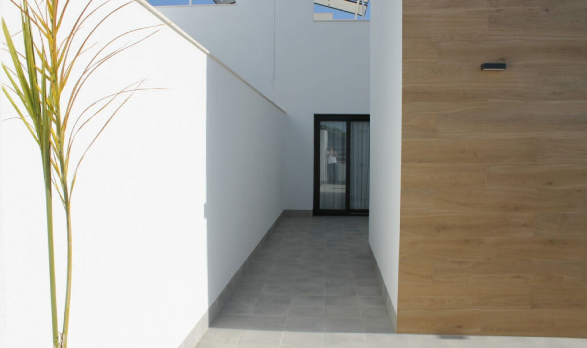 Resale - House -
Roldan