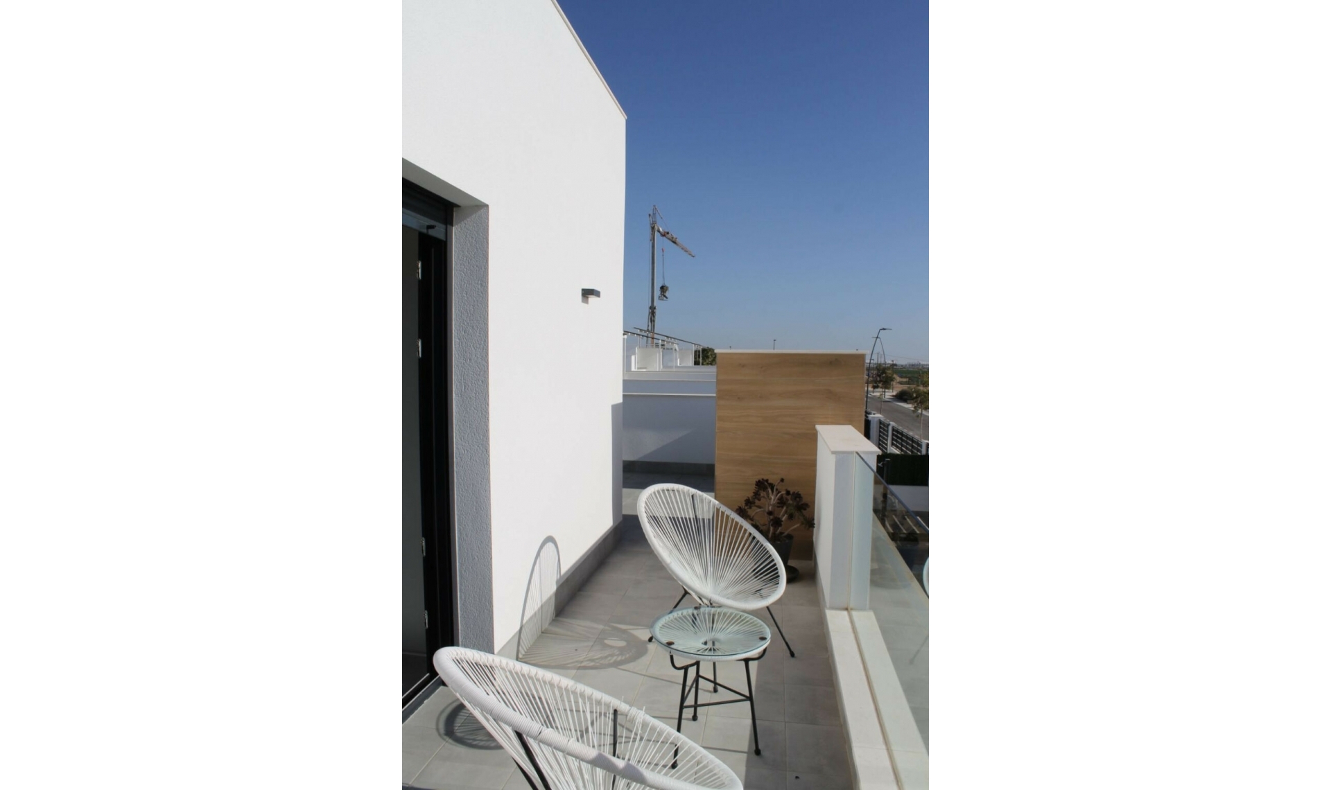 Resale - House -
Roldan