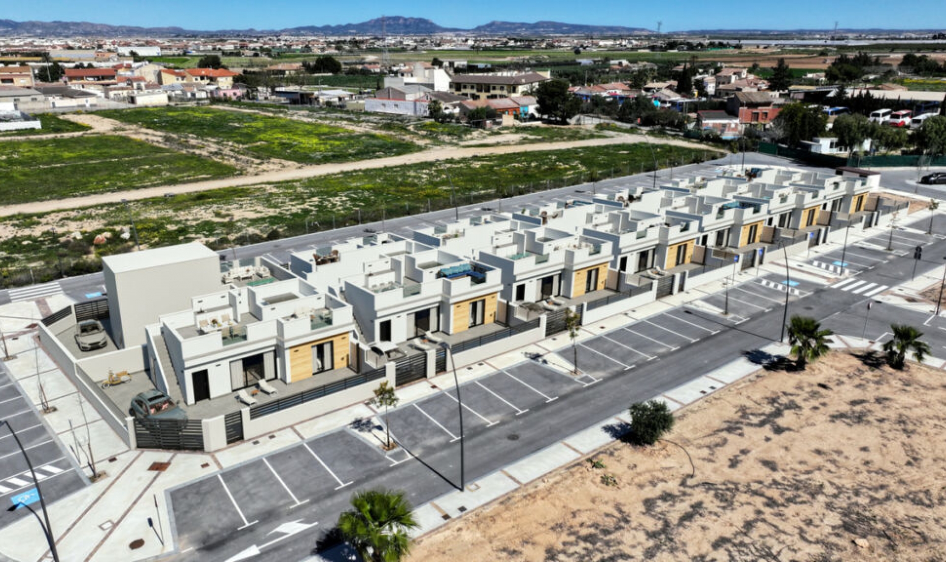 Resale - House -
Roldan