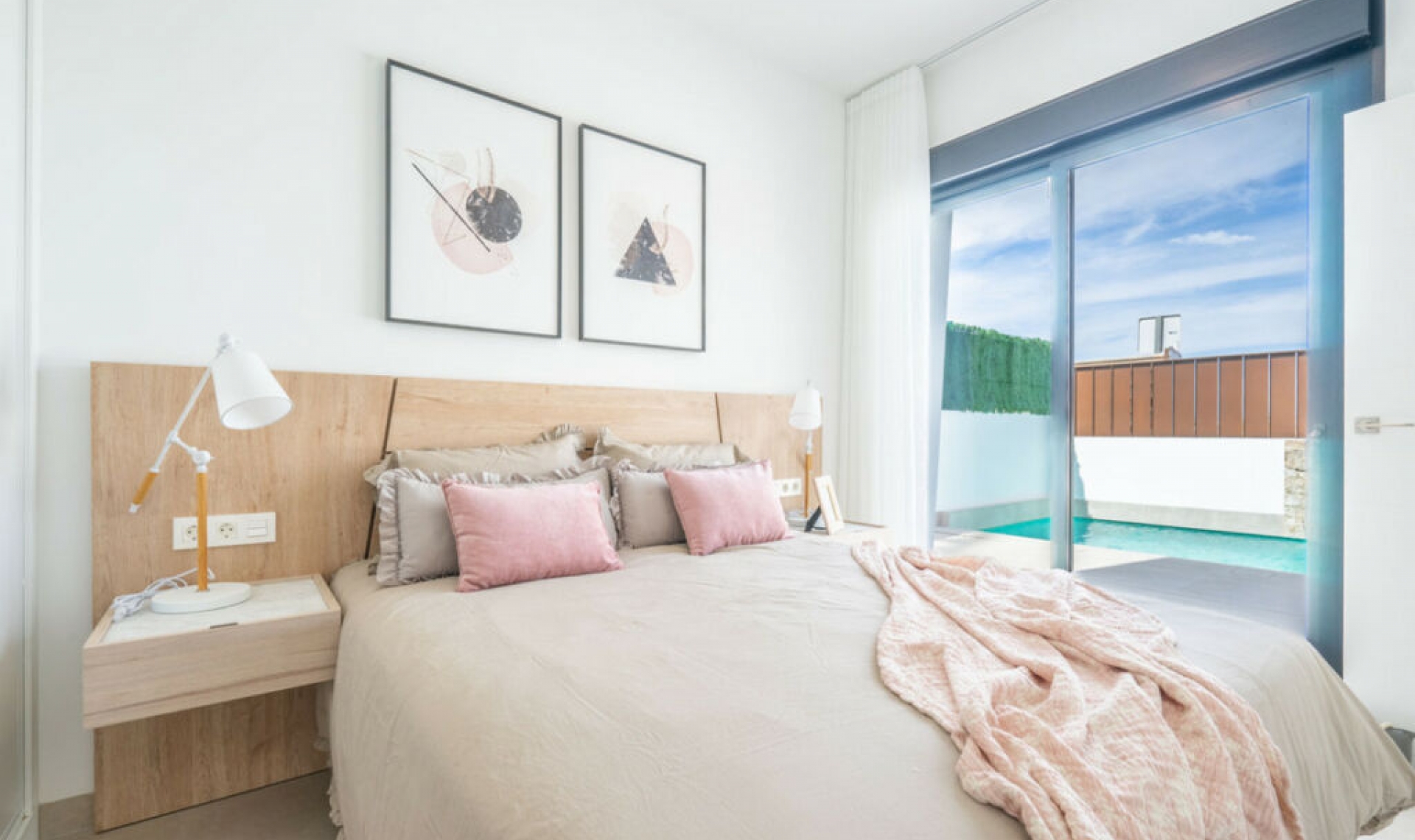 Resale - House -
Roldan