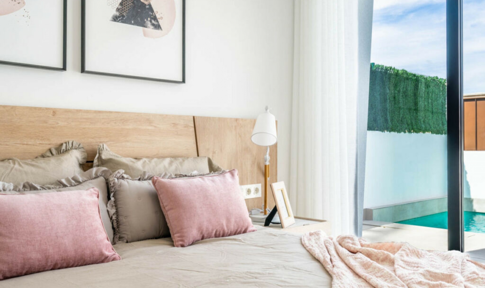 Resale - House -
Roldan