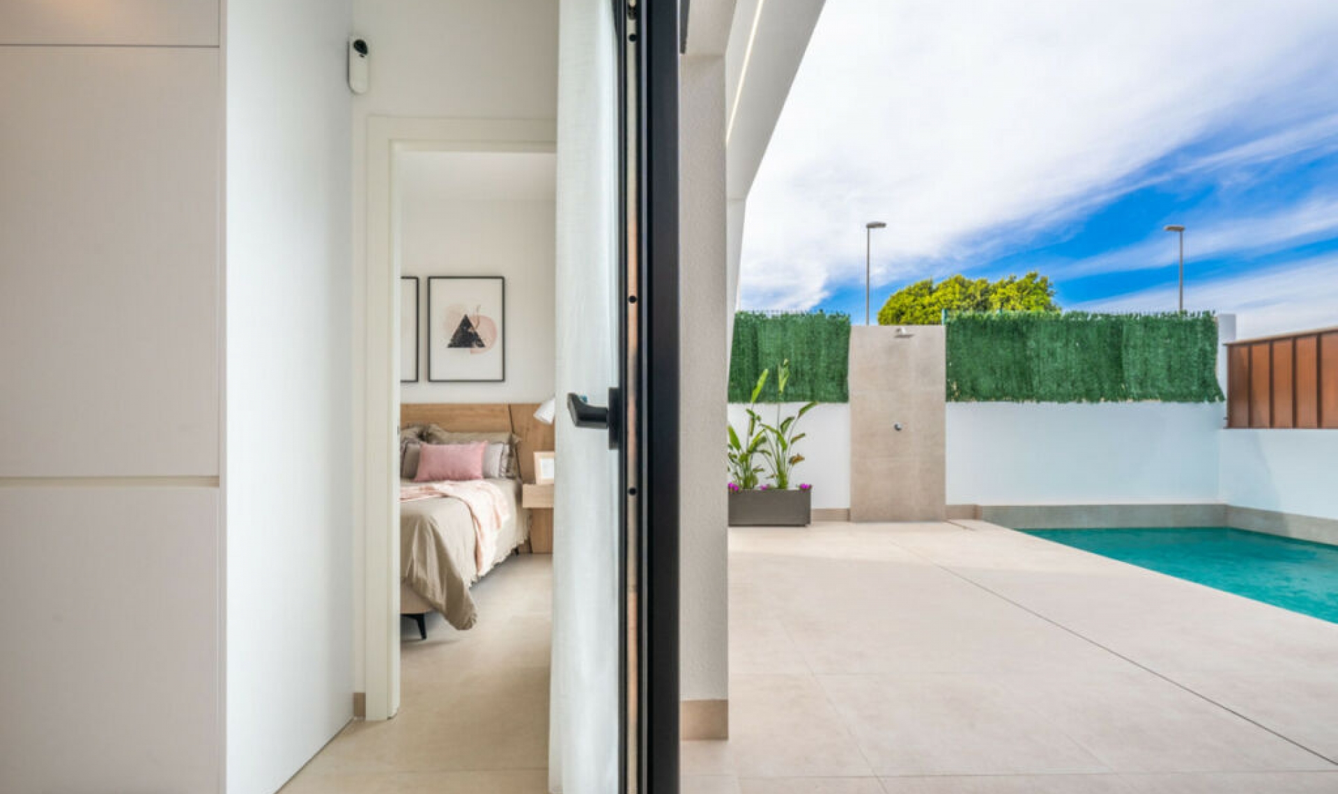 Resale - House -
Roldan