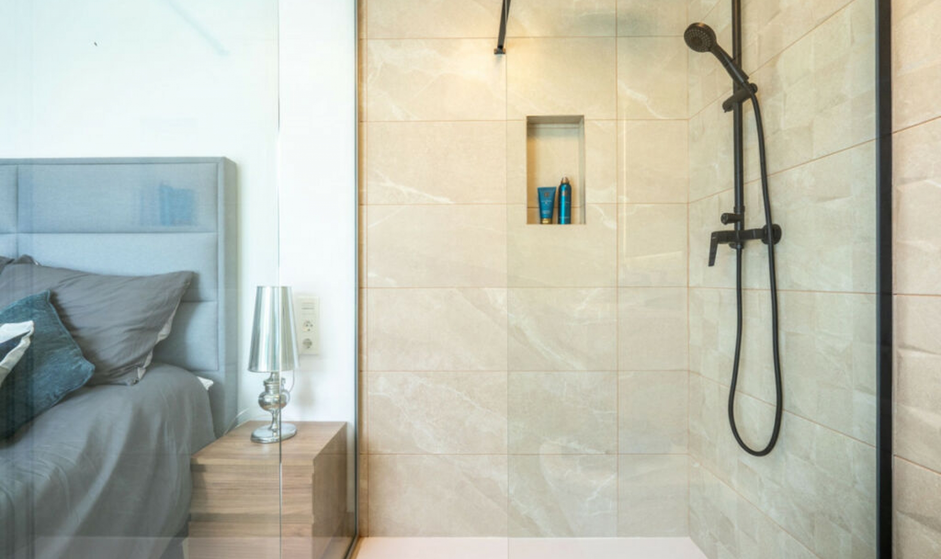 Resale - House -
Roldan