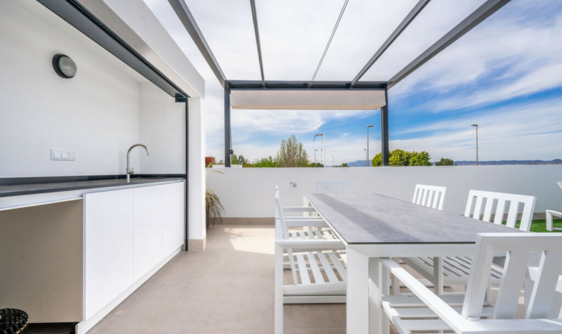 Resale - House -
Roldan