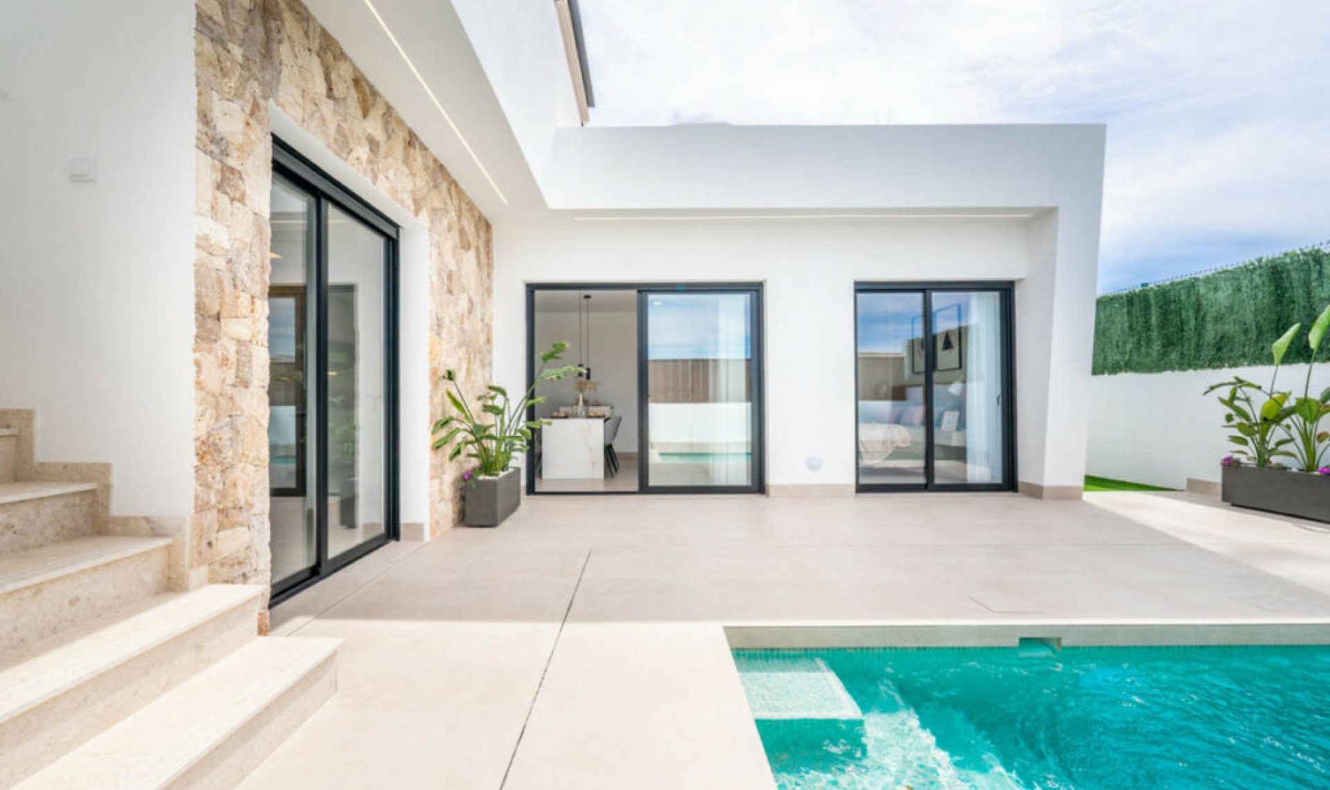 Resale - House -
Roldan