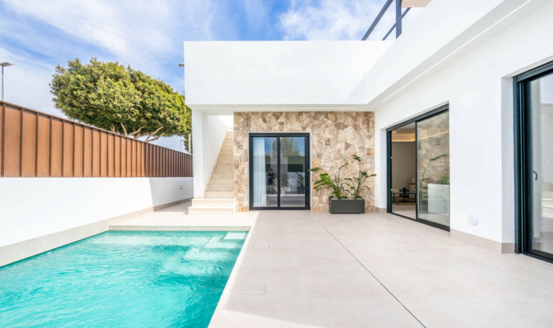 Resale - House -
Roldan