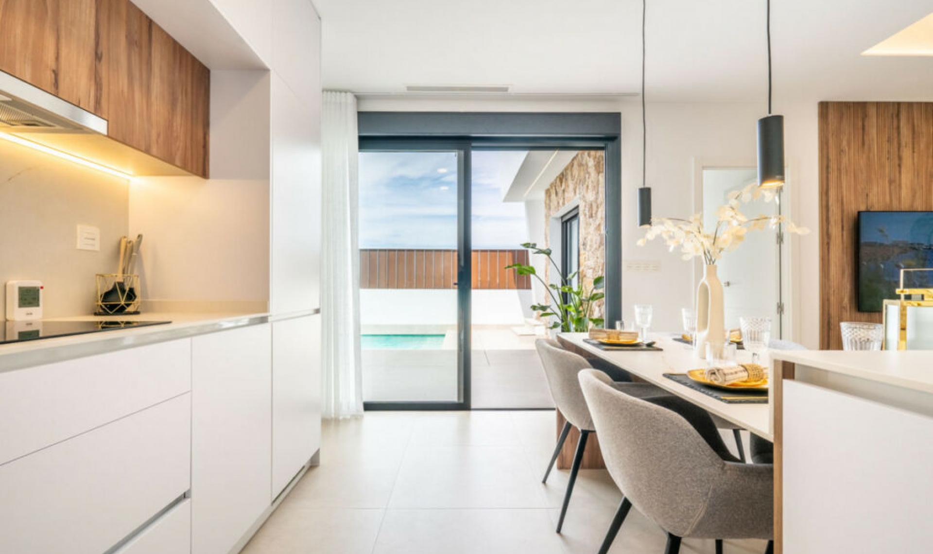 Resale - House -
Roldan