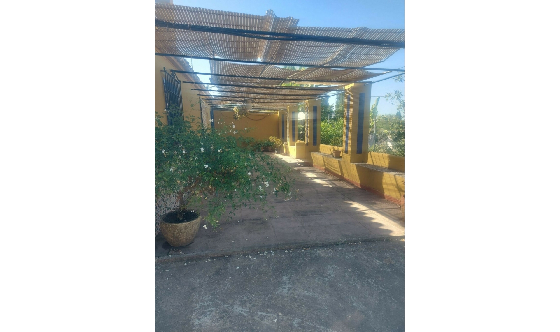 Resale - House -
San Enrique