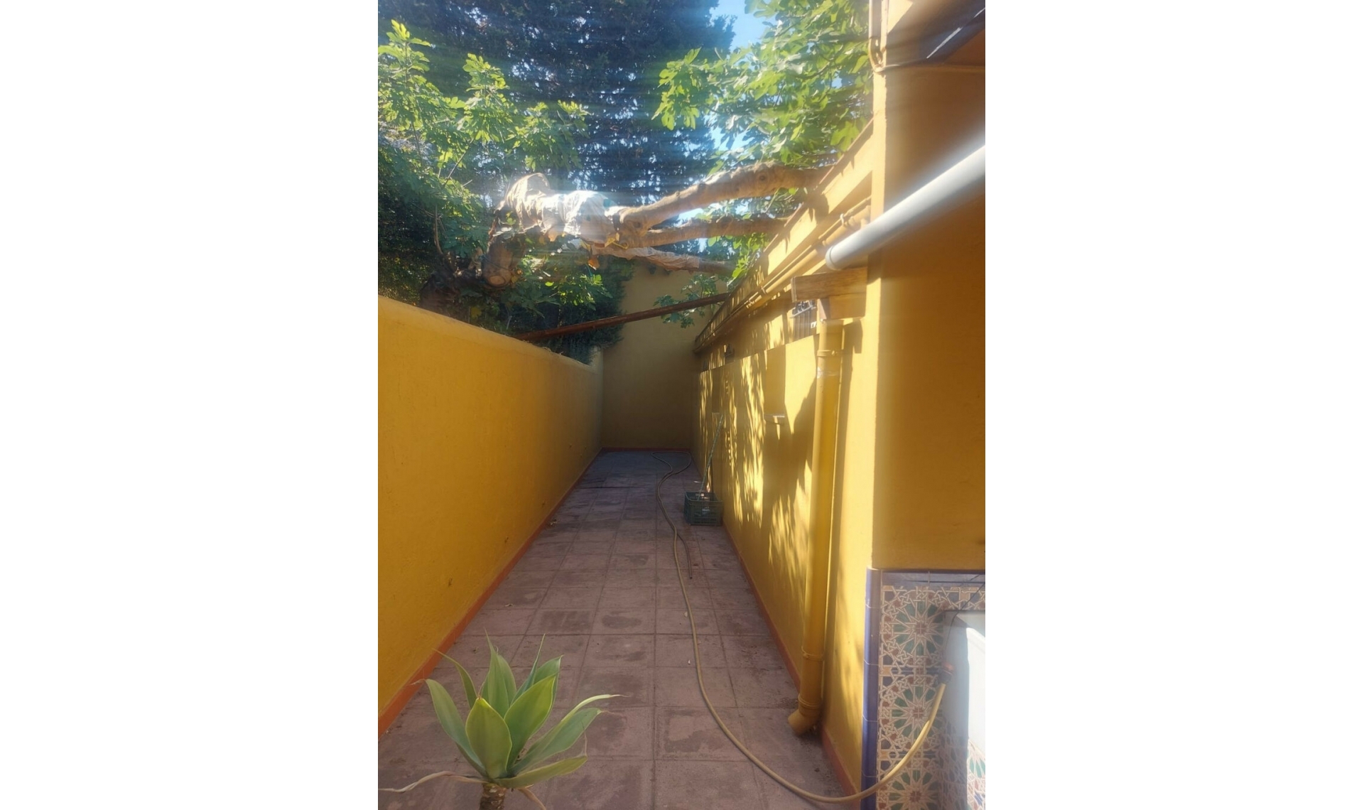 Resale - House -
San Enrique