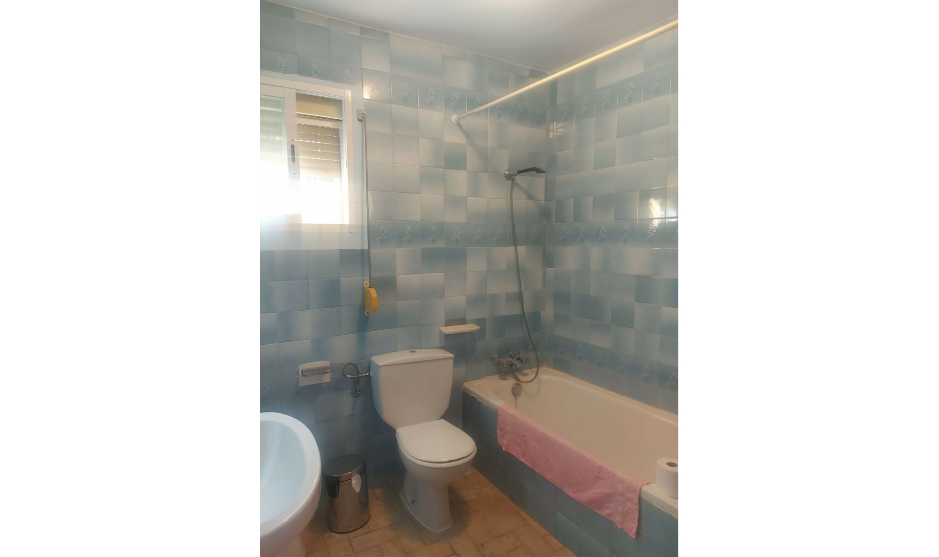 Resale - House -
San Enrique