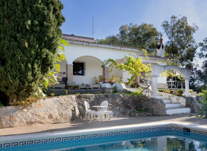 Resale - House -
San Enrique