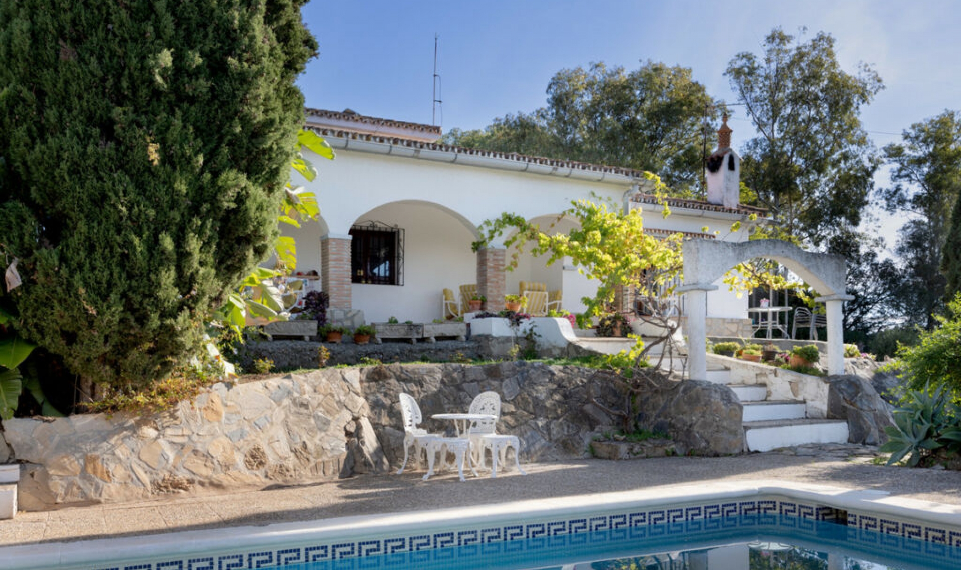 Resale - House -
San Enrique