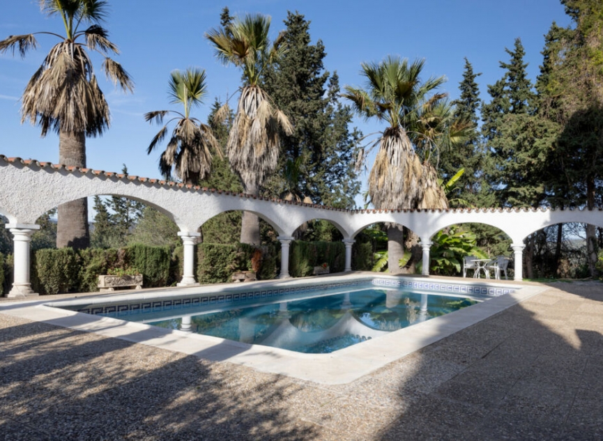 Resale - House -
San Enrique