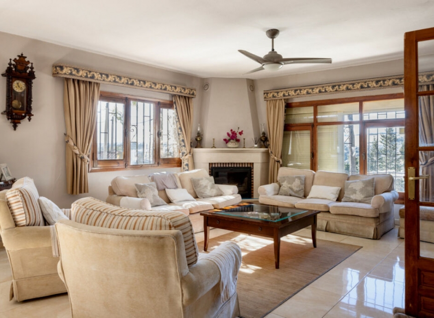 Resale - House -
San Enrique