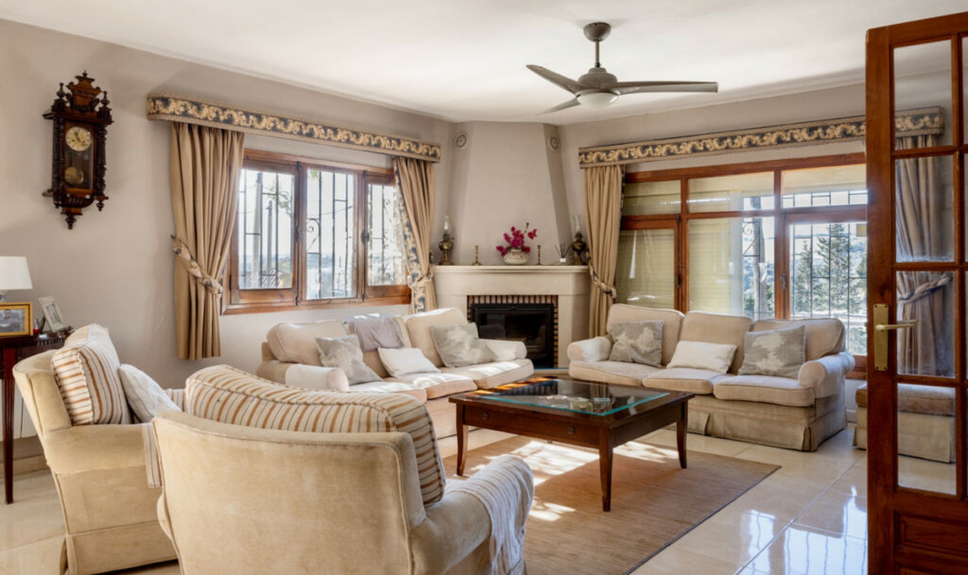 Resale - House -
San Enrique