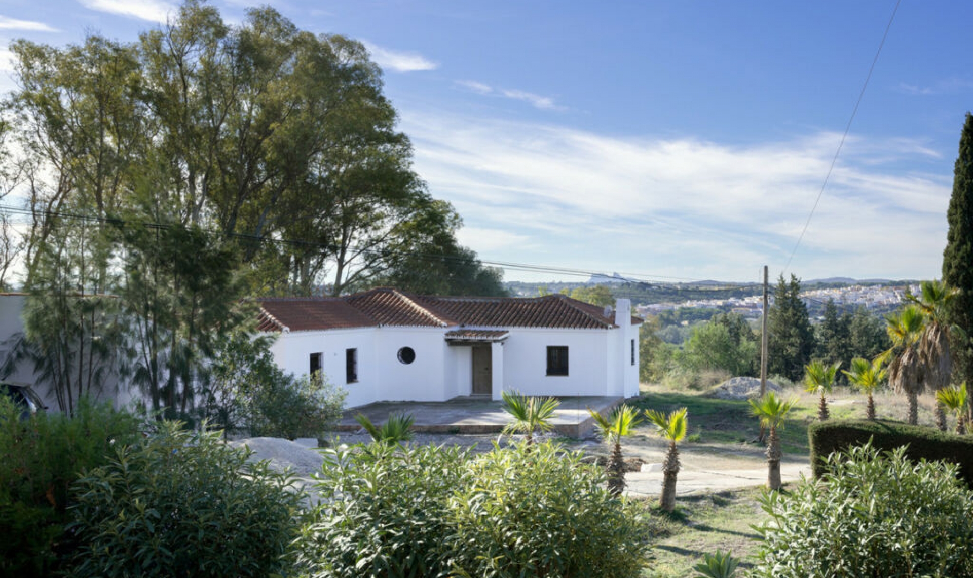 Resale - House -
San Enrique