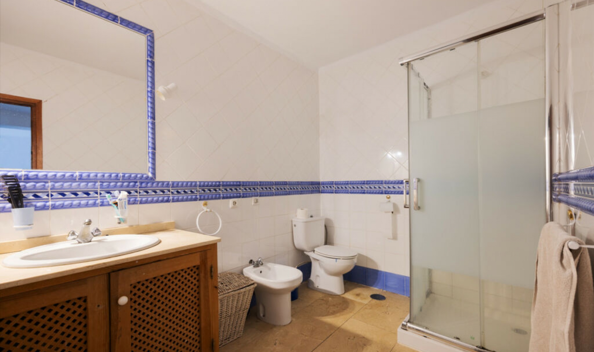 Resale - House -
San Enrique