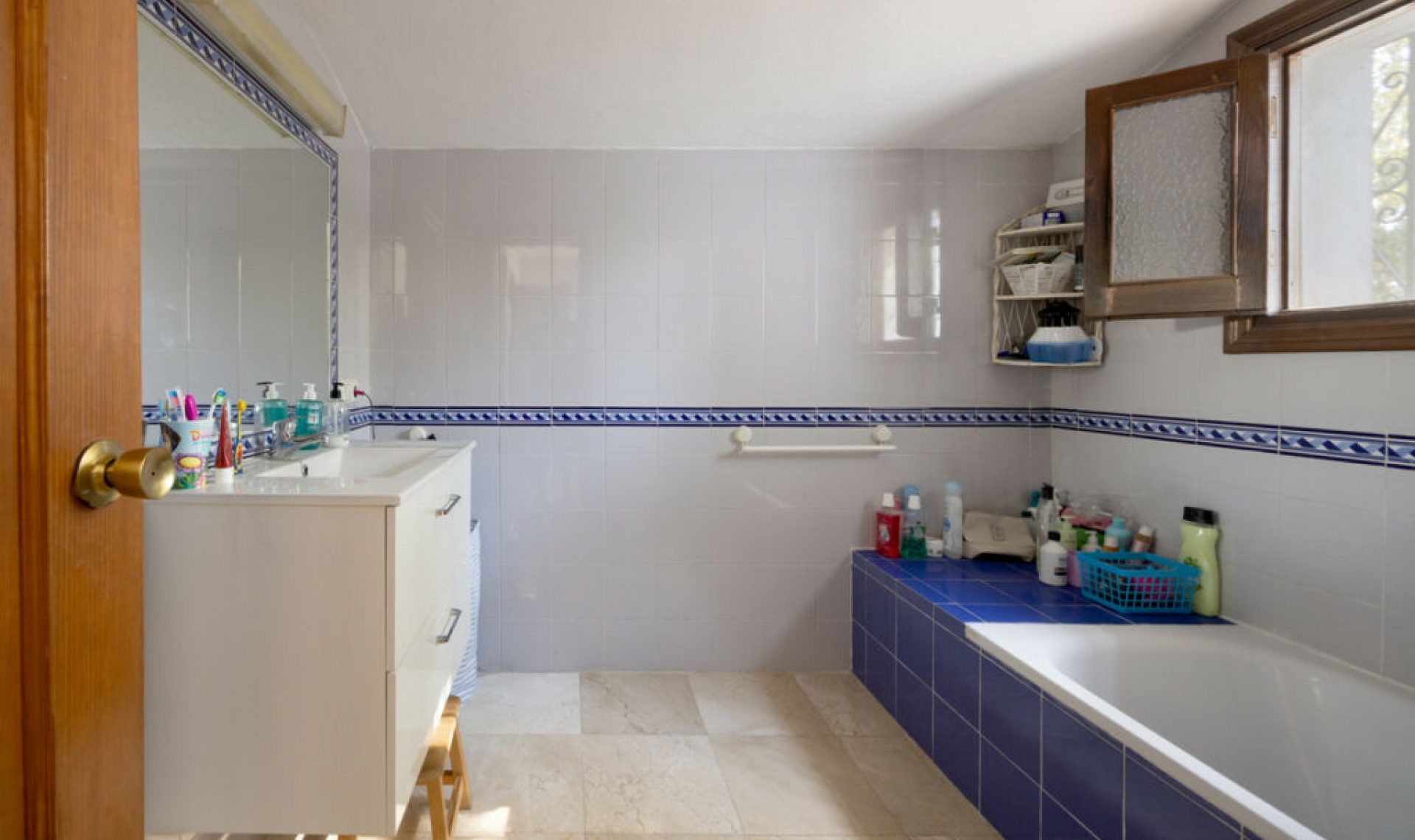 Resale - House -
San Enrique