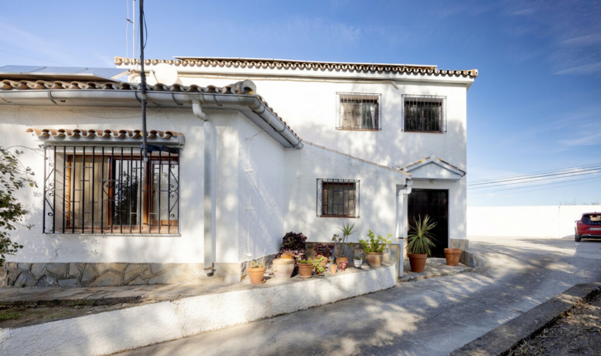 Resale - House -
San Enrique