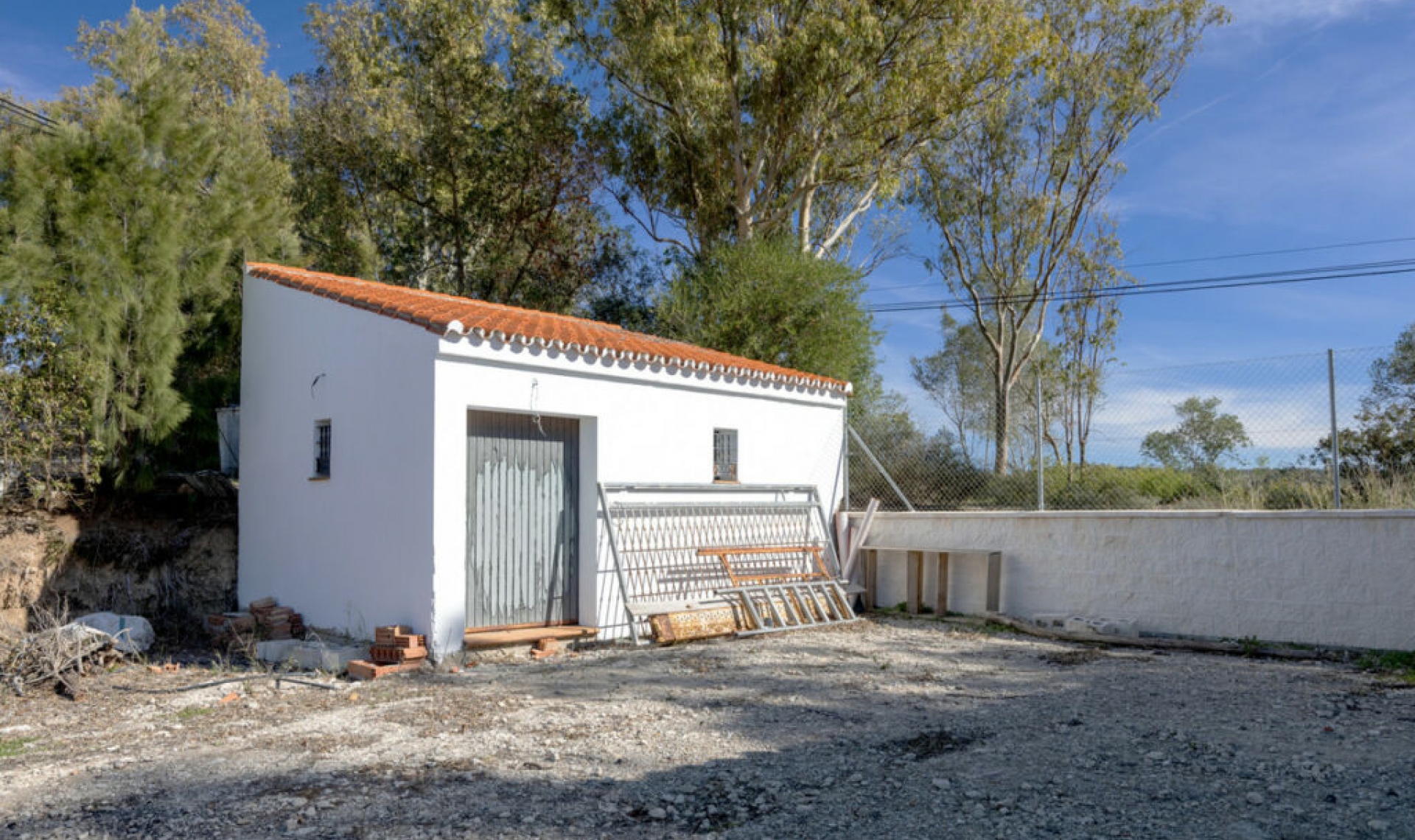 Resale - House -
San Enrique