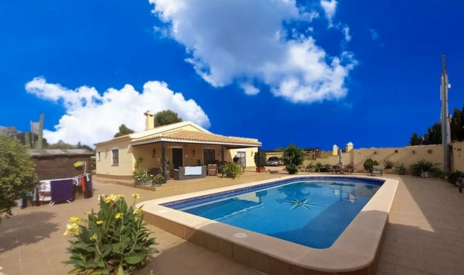 Resale - House -
San Javier