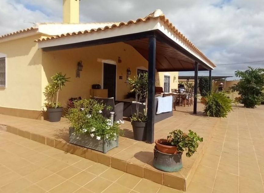 Resale - House -
San Javier