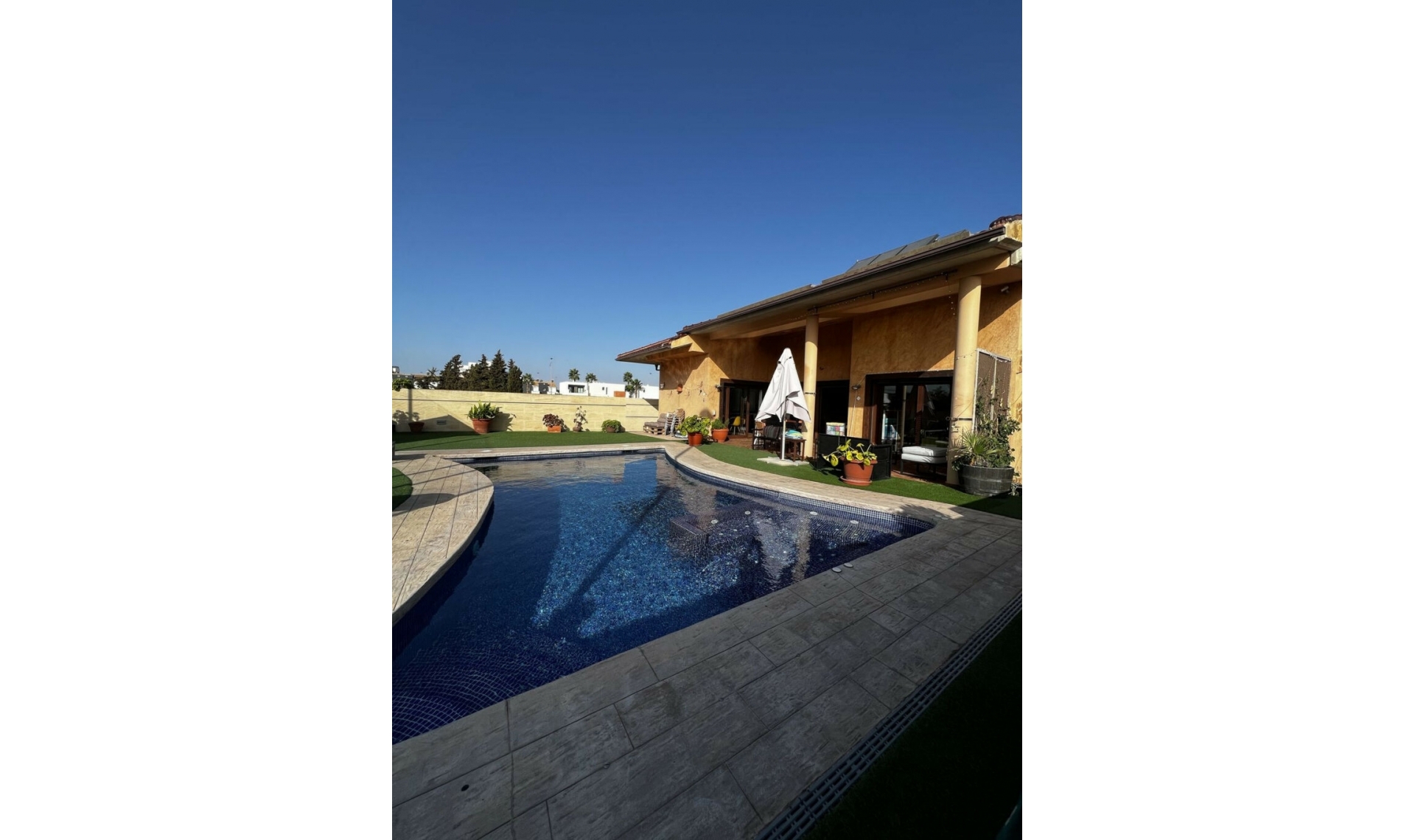 Resale - House -
San Javier