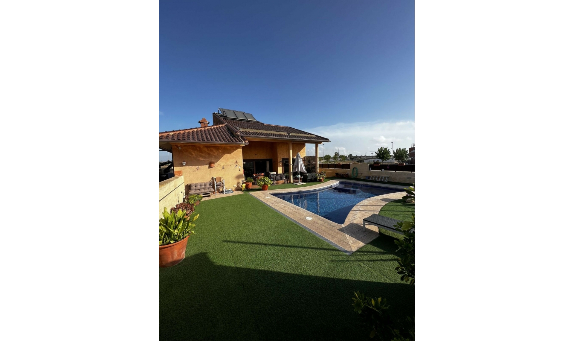 Resale - House -
San Javier