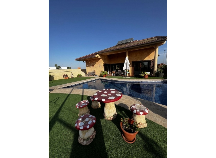 Resale - House -
San Javier