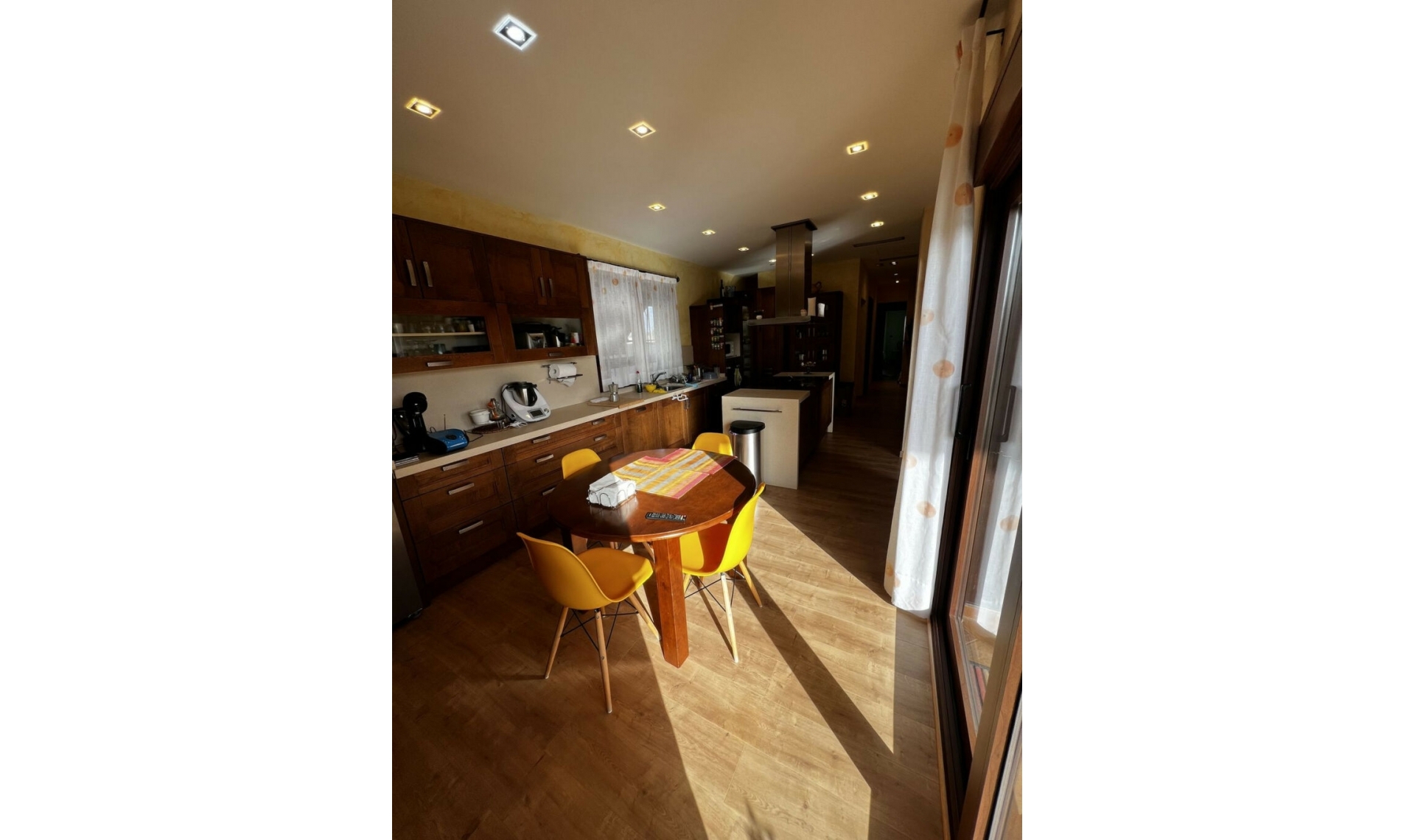 Resale - House -
San Javier