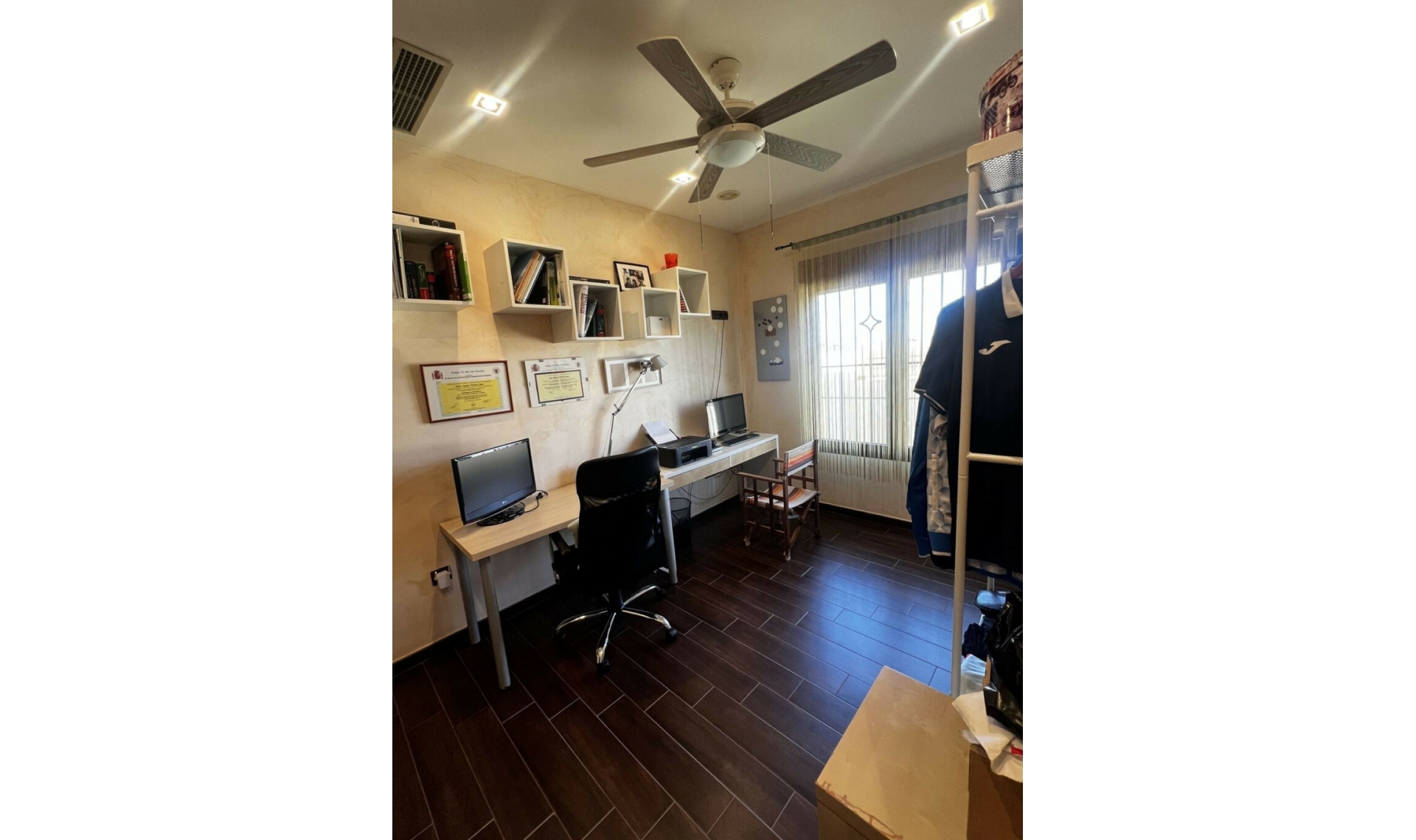 Resale - House -
San Javier