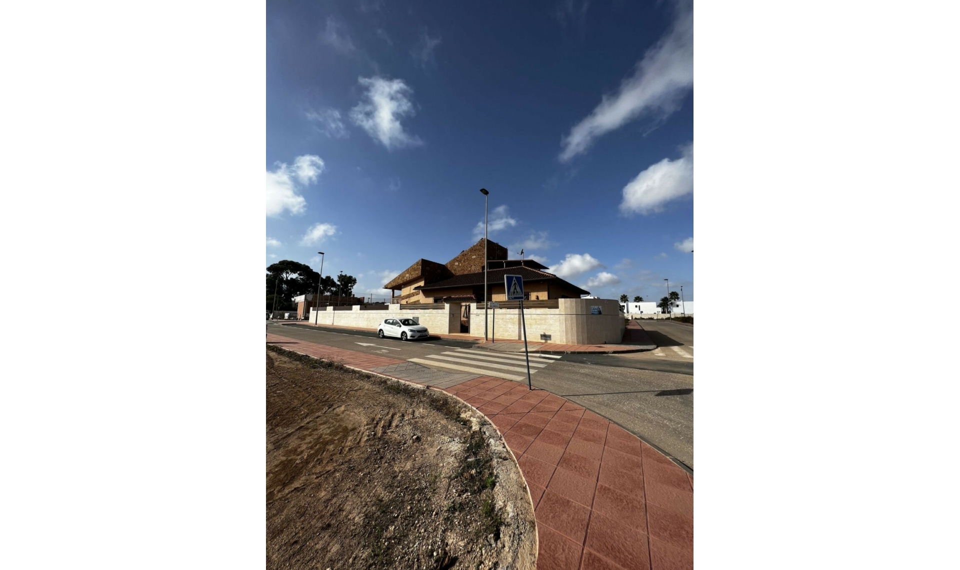 Resale - House -
San Javier