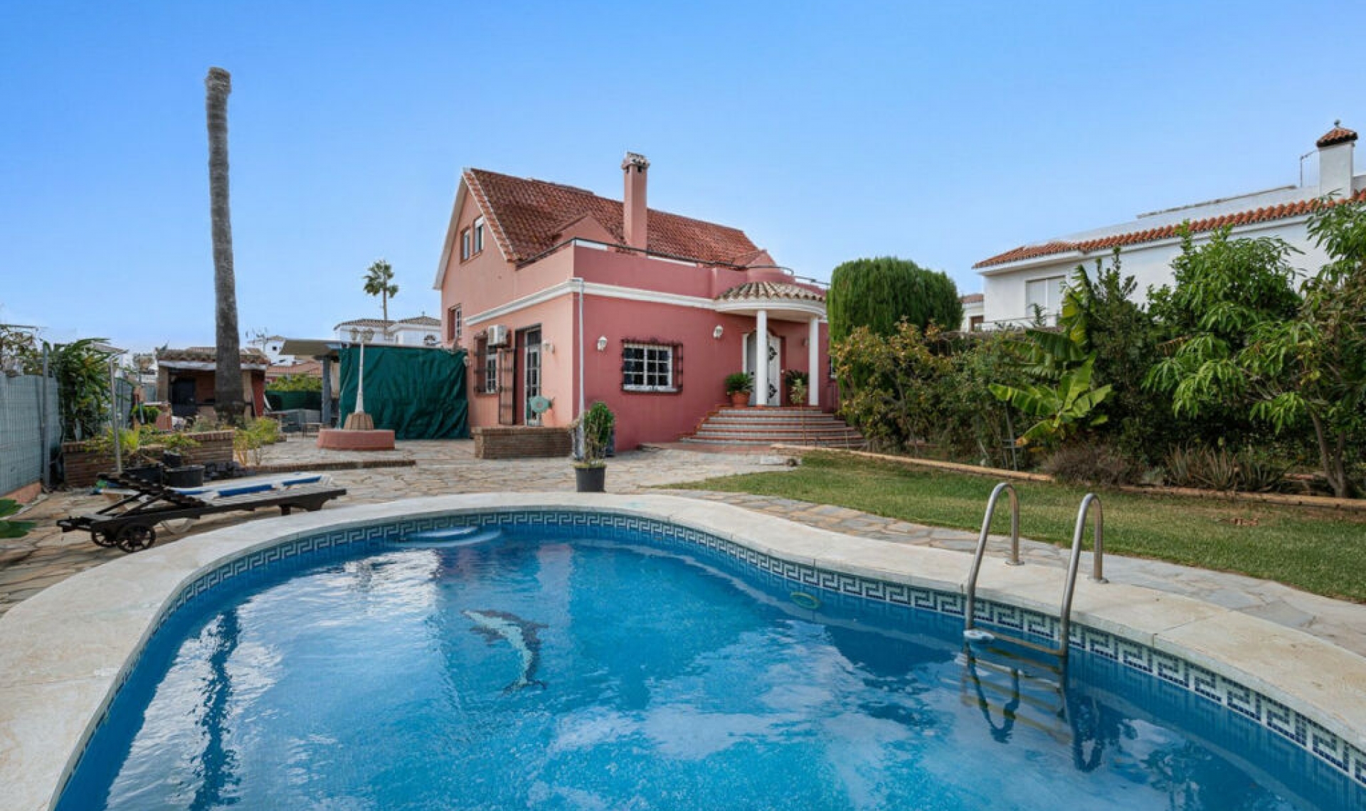 Resale - House -
San Luis de Sabinillas