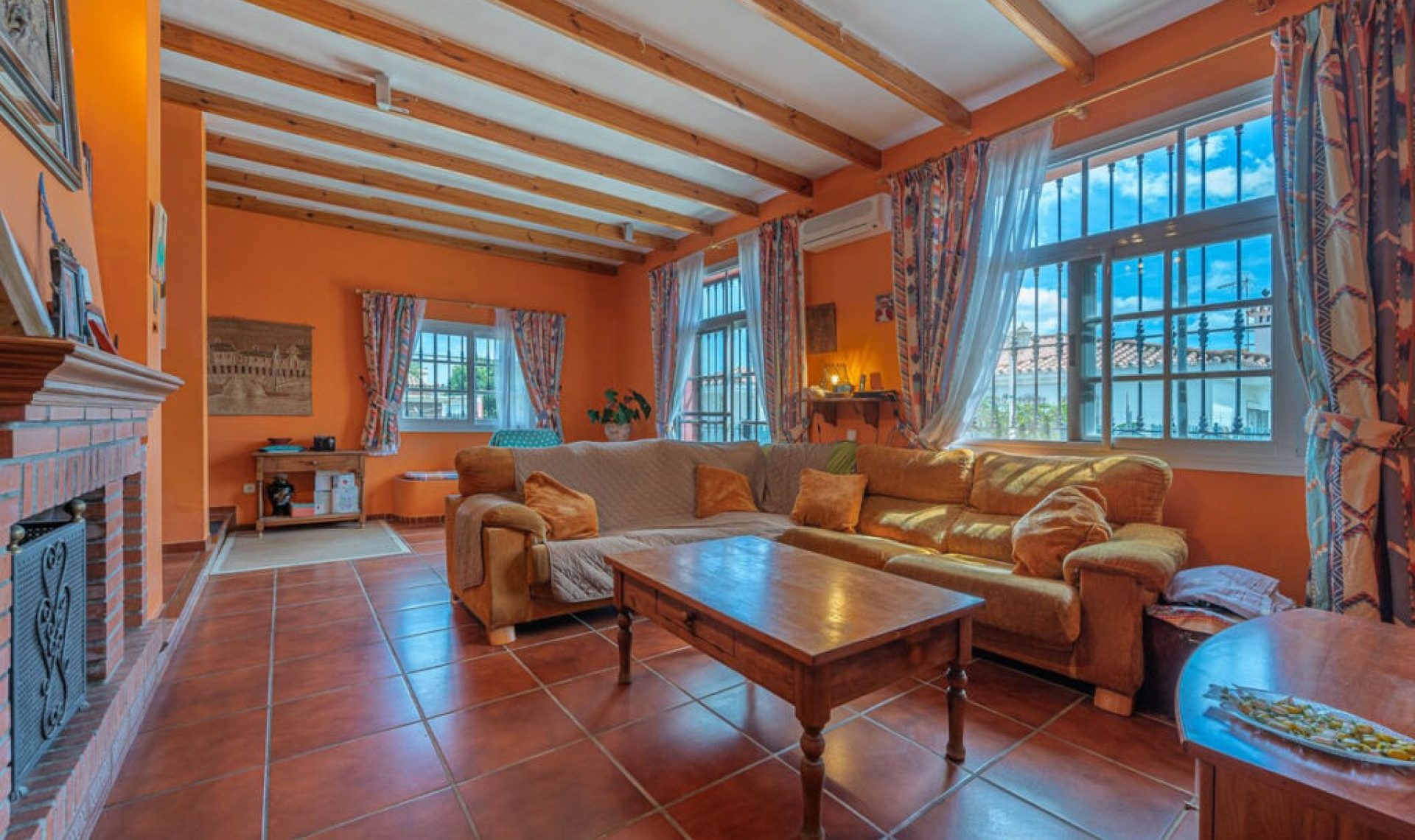 Resale - House -
San Luis de Sabinillas