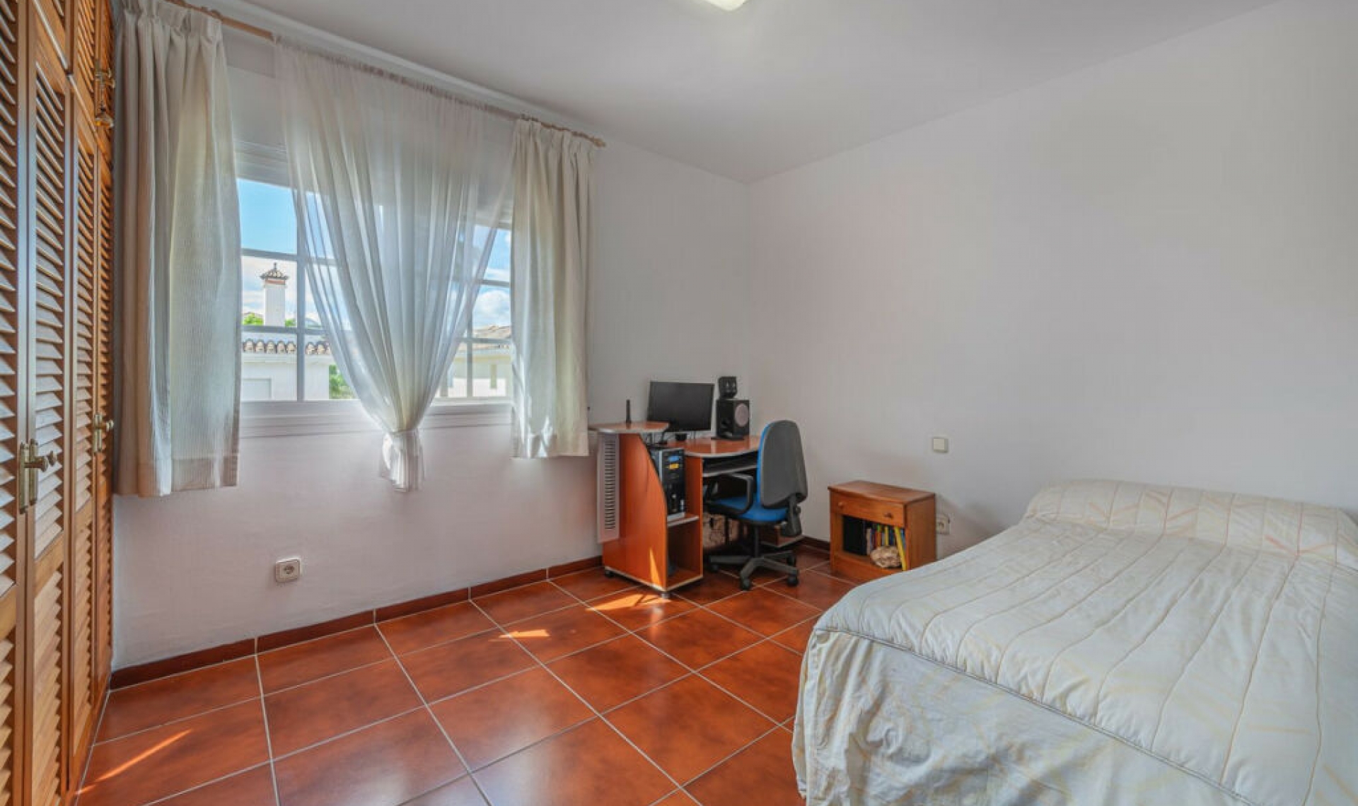 Resale - House -
San Luis de Sabinillas