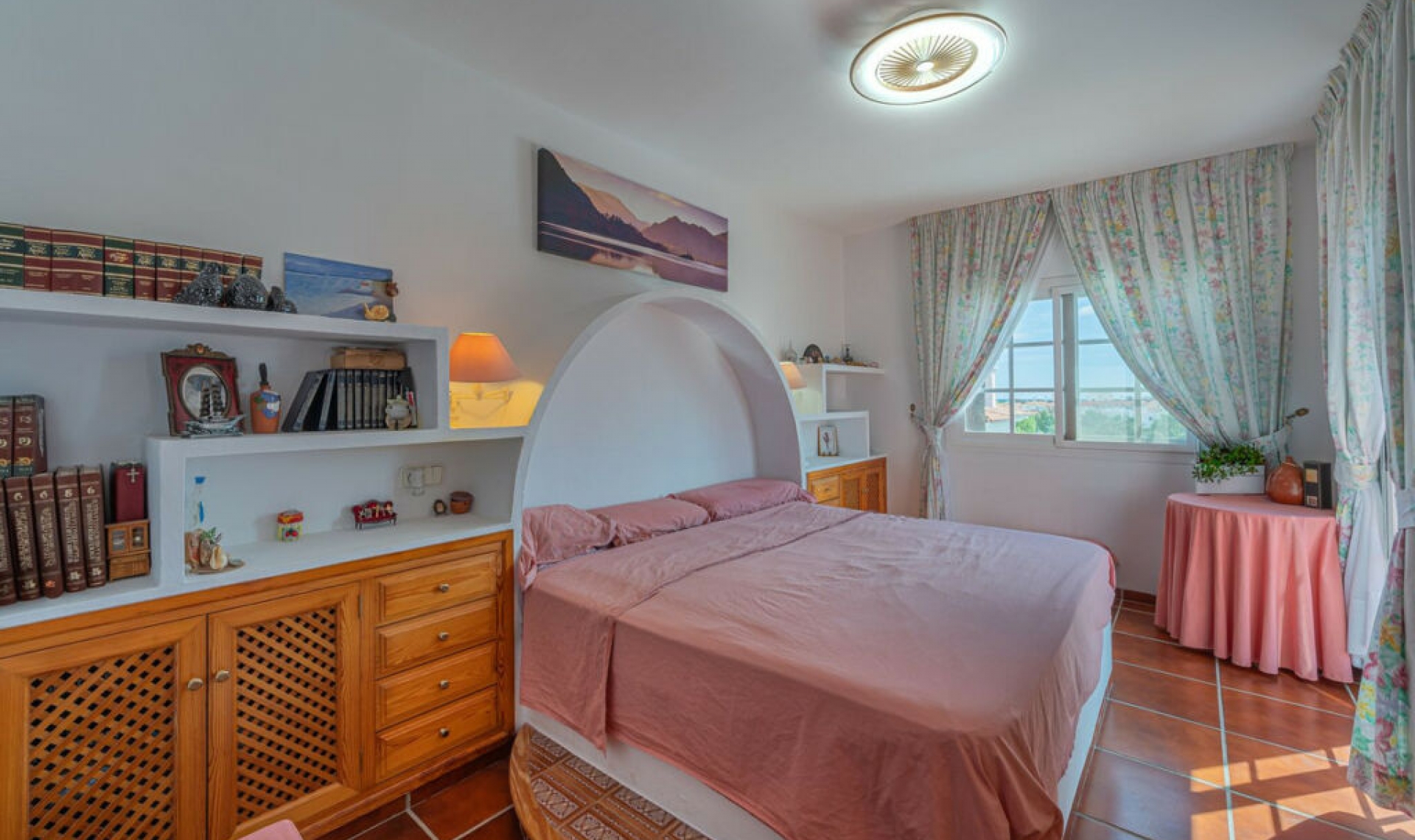 Resale - House -
San Luis de Sabinillas